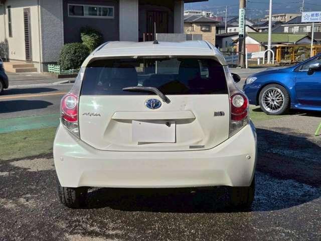 アクア S パールホワイト/純正ナビゲーション/Bluetooth/地デジTV/キーレスエントリー/修復歴無し/純正サイドバイザー/純正フロアマット/オートエアコン/アイドリングストップ/電動格納サイドミラー(10枚目)