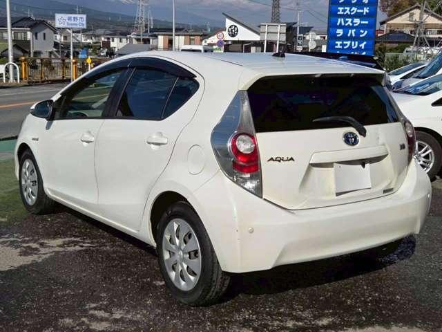 アクア S パールホワイト/純正ナビゲーション/Bluetooth/地デジTV/キーレスエントリー/修復歴無し/純正サイドバイザー/純正フロアマット/オートエアコン/アイドリングストップ/電動格納サイドミラー(12枚目)