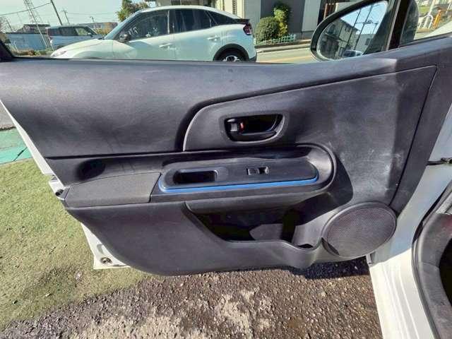 アクア S パールホワイト/純正ナビゲーション/Bluetooth/地デジTV/キーレスエントリー/修復歴無し/純正サイドバイザー/純正フロアマット/オートエアコン/アイドリングストップ/電動格納サイドミラー(29枚目)