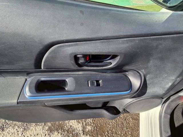 アクア S パールホワイト/純正ナビゲーション/Bluetooth/地デジTV/キーレスエントリー/修復歴無し/純正サイドバイザー/純正フロアマット/オートエアコン/アイドリングストップ/電動格納サイドミラー(30枚目)