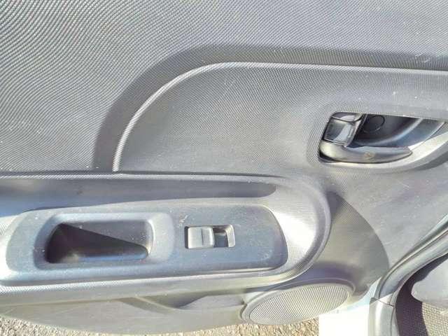 アクア S パールホワイト/純正ナビゲーション/Bluetooth/地デジTV/キーレスエントリー/修復歴無し/純正サイドバイザー/純正フロアマット/オートエアコン/アイドリングストップ/電動格納サイドミラー(36枚目)