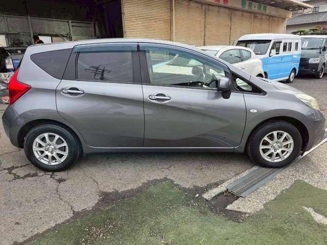 ノート X 4万K台/純正ナビゲーション/SDミュージックサーバー/バックカメラ/スマートキー&プッシュスタート/アイドリングストップ/修復歴無し/純正サイドバイザー/純正フロアマット/社外アルミホイール(13枚目)