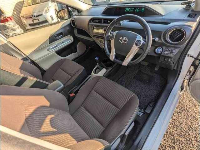 アクア G 純正オーディオ/AUX入力/ETC/スマートキー&プッシュスタート/純正サイドバイザー/純正フロアマット/ステアリングスイッチ/電動格納ウインカー付きサイドミラー/修復歴無し(33枚目)