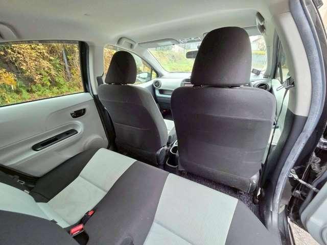 アクア Ｓ　純正ブラック／ＥＣＬＩＰＳＥ９インチナビゲーション／地デジＴＶ／Ｂｌｕｅｔｏｏｔｈ／スマートキー＆プッシュスタート／レーダー／純正フロアマット／純正サイドバイザー／オートエアコン／修復歴無（33枚目）