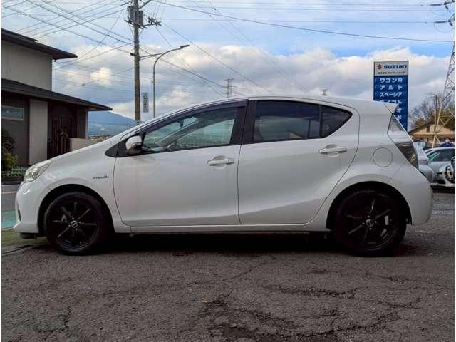 アクア Ｓ　７万Ｋ台／純正ナビゲーション／ＥＴＣ／ドライブレコーダー／スマートキー＆プッシュスタート／純正フロアマット／純正サイドバイザー／社外アルミホイール／前後ドライブレコーダー／修復歴無し／電動格納ミラー（12枚目）