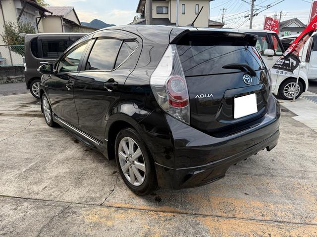 アクア Ｇブラックソフトレザーセレクション　禁煙車　専用シート　フルエアロ　純正ナビ　バックカメラ　Ｂｌｕｅｔｏｏｔｈ接続　前席シートヒーター　前後ドラレコ　ＥＴＣ　スマートキー×２個　１年保証付（18枚目）