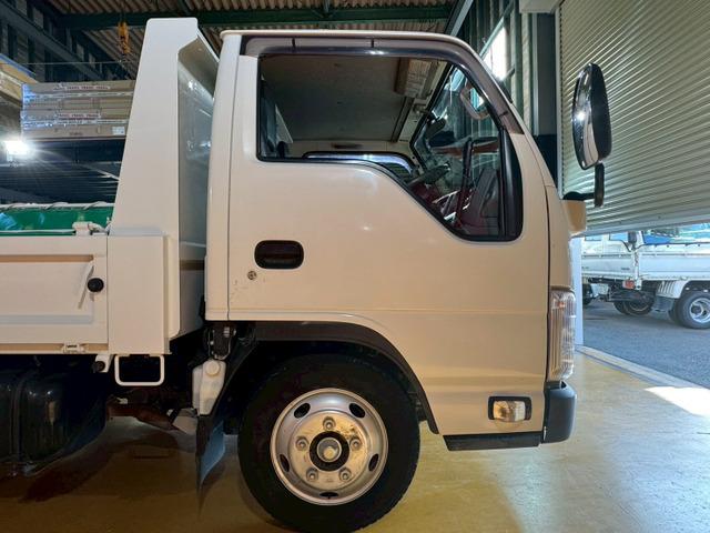 エルフトラック 　ダンプ　ワンオーナー　走行５．３万キロ　積載量３０００ｋｇ　６速マニュアル　ＥＴＣ　３０００ｃｃ　ディーゼル　ＮＫＲ８５ＡＤ　キーレスエントリー　エアコン　パワステ　パワーウインドゥ（12枚目）