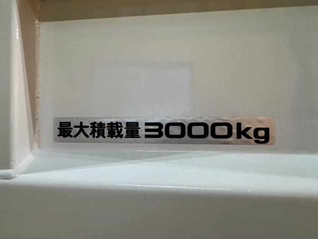 エルフトラック 　ダンプ　ワンオーナー　走行５．３万キロ　積載量３０００ｋｇ　６速マニュアル　ＥＴＣ　３０００ｃｃ　ディーゼル　ＮＫＲ８５ＡＤ　キーレスエントリー　エアコン　パワステ　パワーウインドゥ（26枚目）