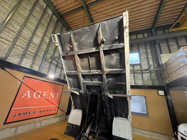 エルフトラック 　ダンプ　ワンオーナー　走行５．３万キロ　積載量３０００ｋｇ　６速マニュアル　ＥＴＣ　３０００ｃｃ　ディーゼル　ＮＫＲ８５ＡＤ　キーレスエントリー　エアコン　パワステ　パワーウインドゥ（33枚目）
