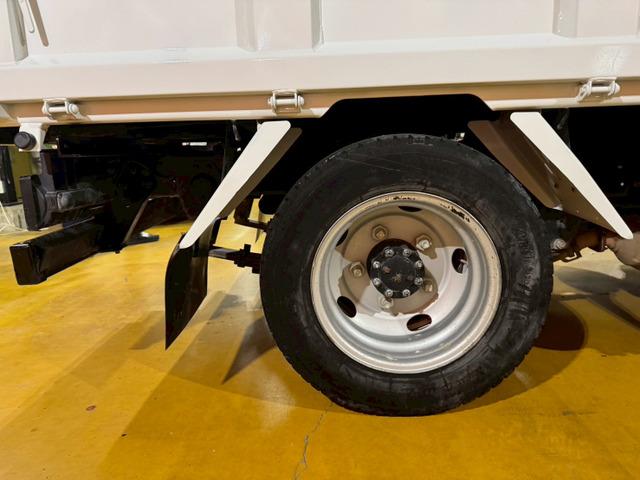 エルフトラック 　ダンプ　ワンオーナー　走行５．３万キロ　積載量３０００ｋｇ　６速マニュアル　ＥＴＣ　３０００ｃｃ　ディーゼル　ＮＫＲ８５ＡＤ　キーレスエントリー　エアコン　パワステ　パワーウインドゥ（54枚目）