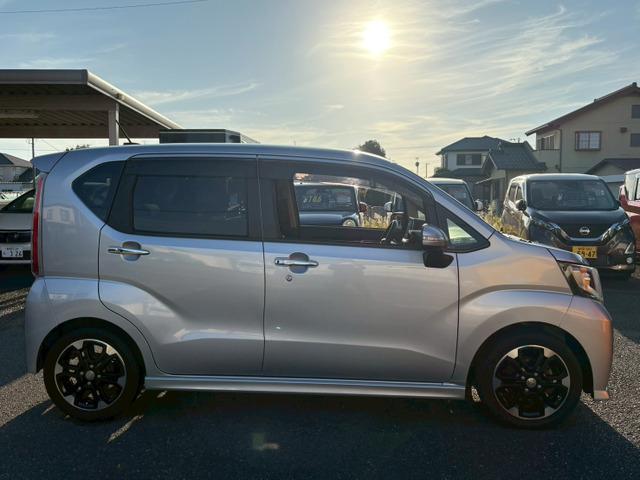 ムーヴ カスタム　ＲＳ　ハイパーＳＡＩＩ　９インチ純正ナビ　ＴＶ　ｂｌｕｅｔｏｏｈｔ　ＥＴＣ　ＬＥＤヘットライト　フォグランプ　横滑り防止機能　バックカメラ　ハーフレザーシート　オートライト　オートエアコン　スマートキーＸ２（11枚目）