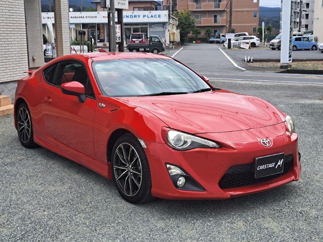 ８６ ＧＴリミテッド　ナビ　ＴＶ　ＭＴ　オートライト　ＨＩＤ　ＬＥＤヘッドランプ　スマートキー　電動格納ミラー　シートヒーター　アルミホイール　盗難防止システム　衝突安全ボディ　ＡＢＳ　ＥＳＣ　ＣＤ　Ｂｌｕｅｔｏｏｔｈ（3枚目）