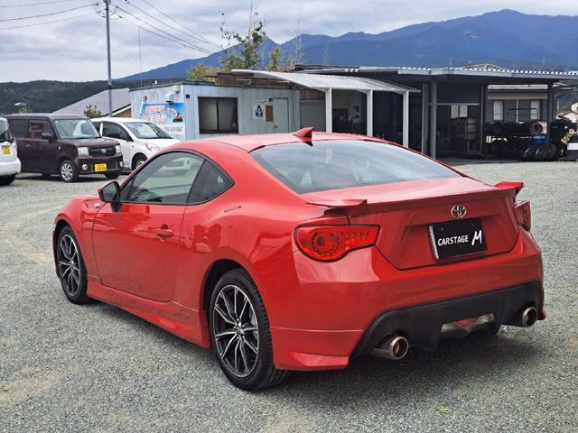 ８６ ＧＴリミテッド　ナビ　ＴＶ　ＭＴ　オートライト　ＨＩＤ　ＬＥＤヘッドランプ　スマートキー　電動格納ミラー　シートヒーター　アルミホイール　盗難防止システム　衝突安全ボディ　ＡＢＳ　ＥＳＣ　ＣＤ　Ｂｌｕｅｔｏｏｔｈ（7枚目）