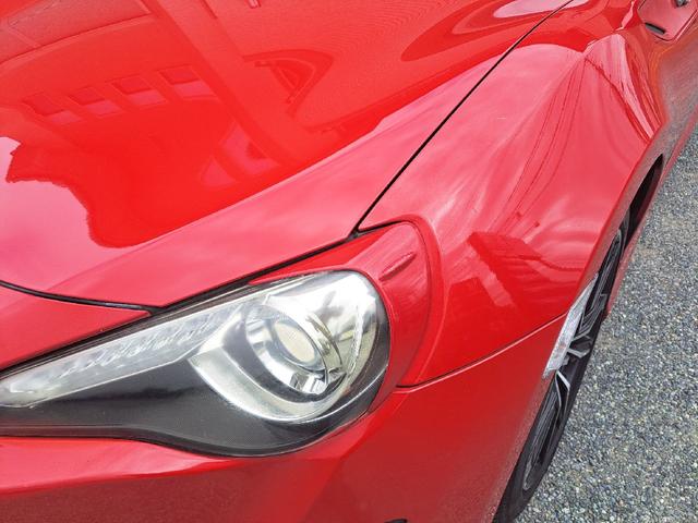 ８６ ＧＴリミテッド　ナビ　ＴＶ　ＭＴ　オートライト　ＨＩＤ　ＬＥＤヘッドランプ　スマートキー　電動格納ミラー　シートヒーター　アルミホイール　盗難防止システム　衝突安全ボディ　ＡＢＳ　ＥＳＣ　ＣＤ　Ｂｌｕｅｔｏｏｔｈ（14枚目）