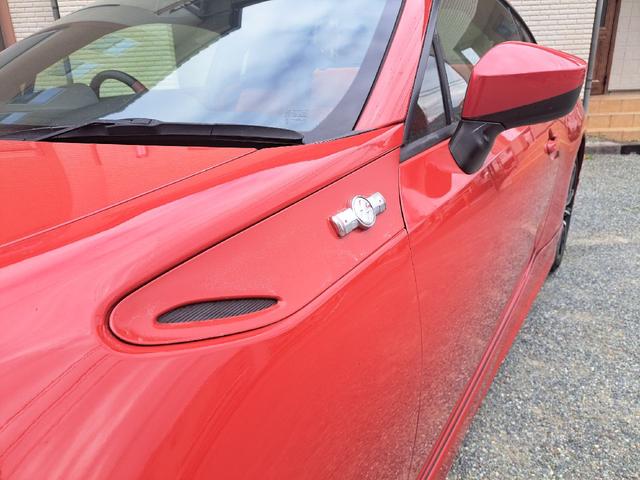 ８６ ＧＴリミテッド　ナビ　ＴＶ　ＭＴ　オートライト　ＨＩＤ　ＬＥＤヘッドランプ　スマートキー　電動格納ミラー　シートヒーター　アルミホイール　盗難防止システム　衝突安全ボディ　ＡＢＳ　ＥＳＣ　ＣＤ　Ｂｌｕｅｔｏｏｔｈ（16枚目）