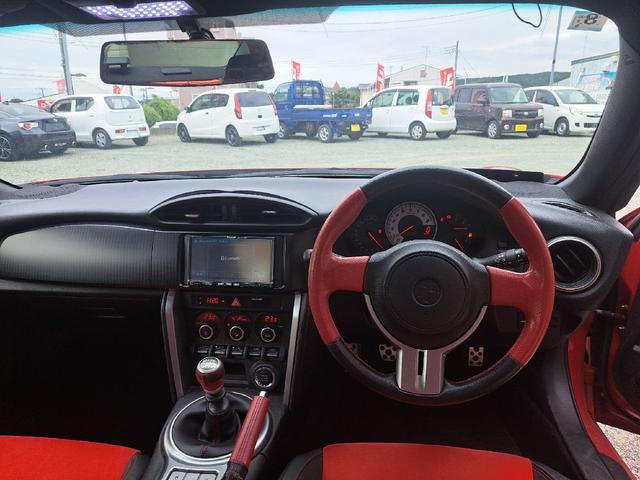 ８６ ＧＴリミテッド　ナビ　ＴＶ　ＭＴ　オートライト　ＨＩＤ　ＬＥＤヘッドランプ　スマートキー　電動格納ミラー　シートヒーター　アルミホイール　盗難防止システム　衝突安全ボディ　ＡＢＳ　ＥＳＣ　ＣＤ　Ｂｌｕｅｔｏｏｔｈ（30枚目）