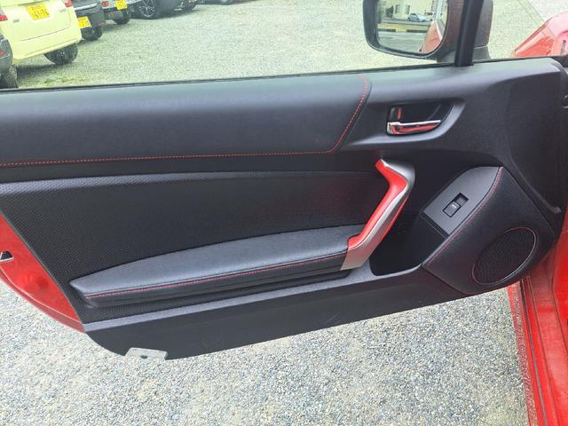 ８６ ＧＴリミテッド　ナビ　ＴＶ　ＭＴ　オートライト　ＨＩＤ　ＬＥＤヘッドランプ　スマートキー　電動格納ミラー　シートヒーター　アルミホイール　盗難防止システム　衝突安全ボディ　ＡＢＳ　ＥＳＣ　ＣＤ　Ｂｌｕｅｔｏｏｔｈ（46枚目）