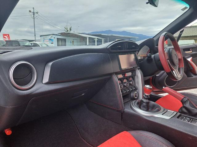 ８６ ＧＴリミテッド　ナビ　ＴＶ　ＭＴ　オートライト　ＨＩＤ　ＬＥＤヘッドランプ　スマートキー　電動格納ミラー　シートヒーター　アルミホイール　盗難防止システム　衝突安全ボディ　ＡＢＳ　ＥＳＣ　ＣＤ　Ｂｌｕｅｔｏｏｔｈ（47枚目）