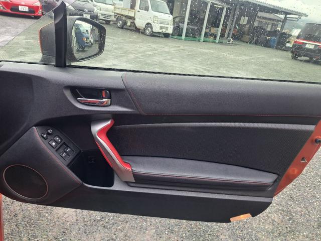 86 GTリミテッド バックカメラ TV MT HID LEDヘッドランプ スマートキー 電動格納ミラー シートヒーター アルミホイール 盗難防止システム 衝突安全ボディ ABS ESC エアコン パワーステアリング(36枚目)