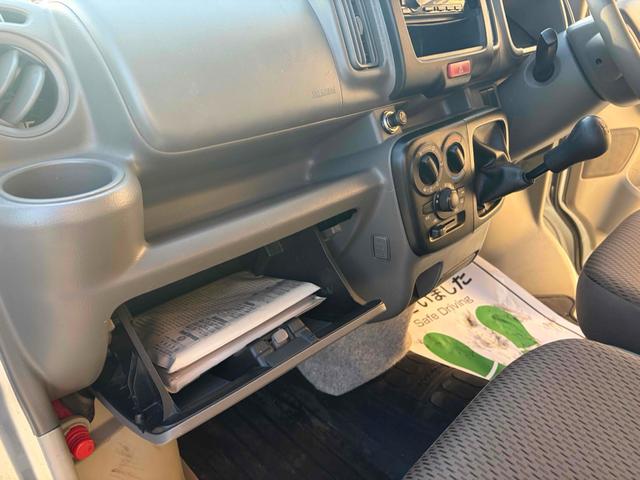 NV100クリッパーバン DX GLパッケージ 4WD 5速マニュアル クラッチ新品 マッドクロス14インチアルミ+オープンカントリーR/T ETC 両側スライドドア パワーウインド エアコン パワステ(27枚目)