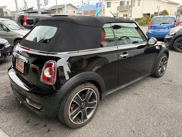 ＭＩＮＩ クーパーＳ　コンバーチブル　ナビ　地デジ　シートカバー　ＨＩＤヘッドライト　プッシュスタート　スポーツモード　ＥＴＣ　Ｂｌｕｅｔｏｏｔｈ　ターボ　車検２年（6枚目）