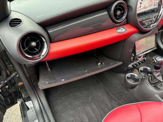 ＭＩＮＩ クーパーＳ　コンバーチブル　ナビ　地デジ　シートカバー　ＨＩＤヘッドライト　プッシュスタート　スポーツモード　ＥＴＣ　Ｂｌｕｅｔｏｏｔｈ　ターボ　車検２年（61枚目）