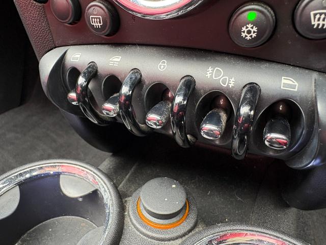ＭＩＮＩ クーパーＳ　コンバーチブル　ナビ　地デジ　シートカバー　ＨＩＤヘッドライト　プッシュスタート　スポーツモード　ＥＴＣ　Ｂｌｕｅｔｏｏｔｈ　ターボ　車検２年（70枚目）