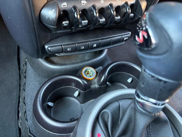 ＭＩＮＩ クーパーＳ　クロスオーバー　黒皮　シートヒーター　ＥＴＣ　ＪＣＷエアロ　ターボ　タイミングチェーン　ＨＩＤヘッドライト　オートライト　キーレス　プッシュスタート　ＡＵＸ　パドルシフト　ブロアモーター交換済　ベルト＆プーリー交換済（67枚目）