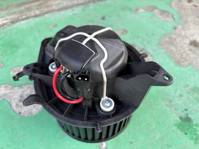 ＭＩＮＩ クーパーＳ　クロスオーバー　黒皮　シートヒーター　ＥＴＣ　ＪＣＷエアロ　ターボ　タイミングチェーン　ＨＩＤヘッドライト　オートライト　キーレス　プッシュスタート　ＡＵＸ　パドルシフト　ブロアモーター交換済　ベルト＆プーリー交換済（73枚目）