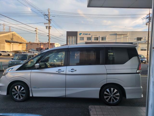 セレナ ハイウェイスター　Ｖセレクション　純正ＳＤナビ、フルセグＴＶ、アラウンドビューモニター、両側パワースライドドア、ＥＴＣ、ＬＥＤヘッドライト、インテリジェントキー×２、エマージェンシーブレーキ、ワンオーナー車！（5枚目）