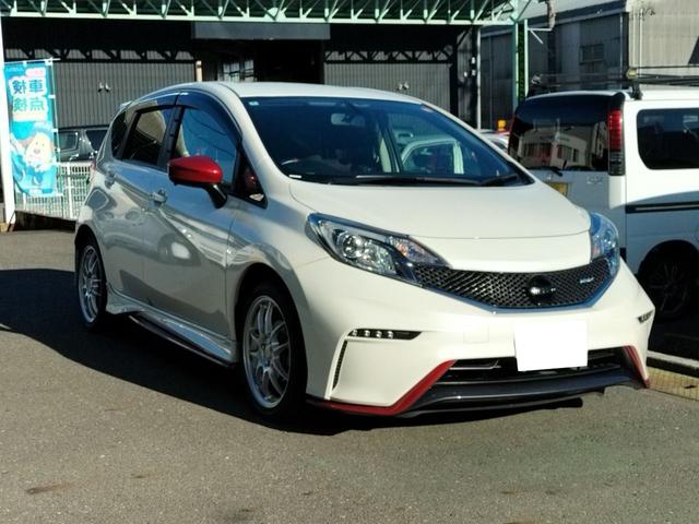 ノート ニスモ　純正ナビ＆フルセグＴＶ、バックカメラ、ＥＴＣ、オプションＬＥＤヘッドライト、ＥＣＯスーパーチャージャー、スマートキー、アイドリングストップ、電動格納ミラー、ＣＶＴ、盗難防止システム、衝突安全ボディ（3枚目）