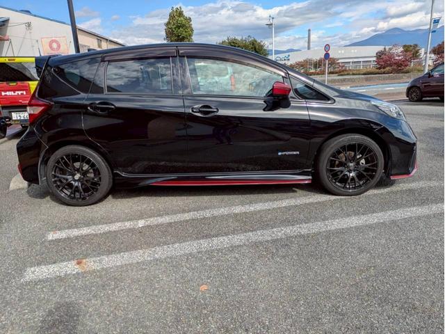 ノート e-パワーニスモ S アルパイン9インチナビ フルセグTV アラウンドビューモニター デジタルインナーミラー 社外17AW エマージェンシーブレーキ LEDヘッドライト 2.0ETC スマートキー2個 走行中TV視聴可(4枚目)