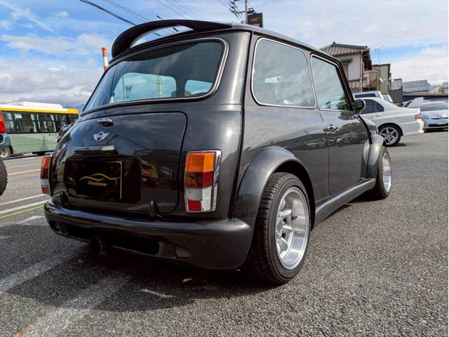 ＭＩＮＩ １．３　全塗装　社外エアクリ・マフラー・１３ＡＷ　オーバーフェンダー　追加メーター　ローダウン　シートカバー　ＥＴＣ　オルタネーター交換済み　ユーザー買取車禁煙車　社外スピーカー　社外エアロ（5枚目）