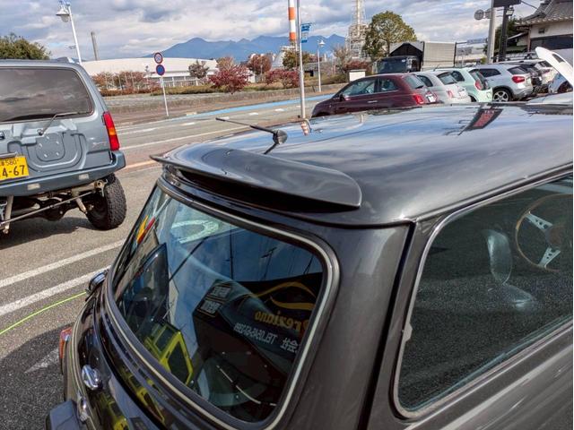 ＭＩＮＩ １．３　全塗装　社外エアクリ・マフラー・１３ＡＷ　オーバーフェンダー　追加メーター　ローダウン　シートカバー　ＥＴＣ　オルタネーター交換済み　ユーザー買取車禁煙車　社外スピーカー　社外エアロ（28枚目）