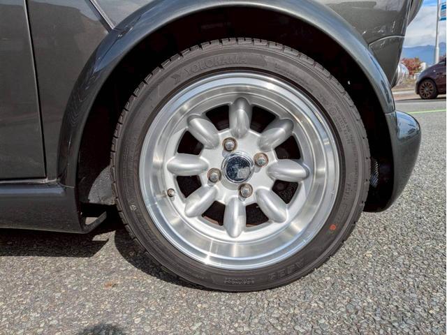 ＭＩＮＩ １．３　全塗装　社外エアクリ・マフラー・１３ＡＷ　オーバーフェンダー　追加メーター　ローダウン　シートカバー　ＥＴＣ　オルタネーター交換済み　ユーザー買取車禁煙車　社外スピーカー　社外エアロ（36枚目）