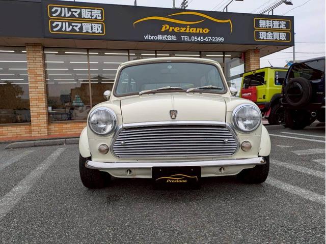 ＭＩＮＩ １．３　レザーシート　オーバーフェンダー　社外１２インチホイール　社外センター出しマフラー　ローダウン　ＥＴＣ　ユーザー買取　全塗装　禁煙車（2枚目）