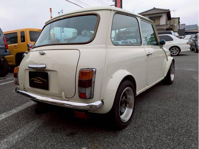 ＭＩＮＩ １．３　レザーシート　オーバーフェンダー　社外１２インチホイール　社外センター出しマフラー　ローダウン　ＥＴＣ　ユーザー買取　全塗装　禁煙車（5枚目）