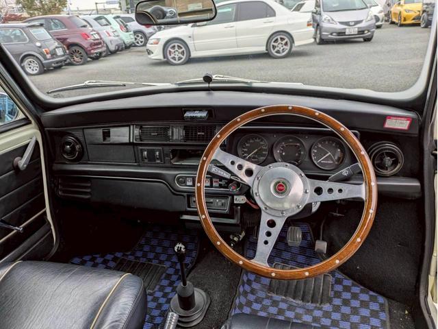 ＭＩＮＩ １．３　レザーシート　オーバーフェンダー　社外１２インチホイール　社外センター出しマフラー　ローダウン　ＥＴＣ　ユーザー買取　全塗装　禁煙車（10枚目）