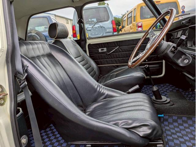 ＭＩＮＩ １．３　レザーシート　オーバーフェンダー　社外１２インチホイール　社外センター出しマフラー　ローダウン　ＥＴＣ　ユーザー買取　全塗装　禁煙車（11枚目）