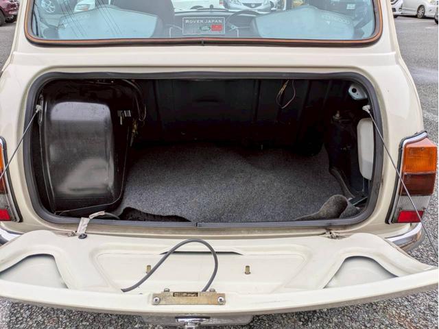 ＭＩＮＩ １．３　レザーシート　オーバーフェンダー　社外１２インチホイール　社外センター出しマフラー　ローダウン　ＥＴＣ　ユーザー買取　全塗装　禁煙車（15枚目）