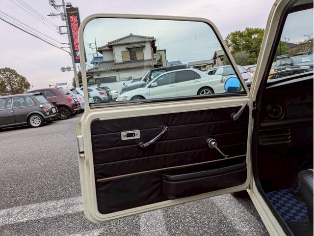 ＭＩＮＩ １．３　レザーシート　オーバーフェンダー　社外１２インチホイール　社外センター出しマフラー　ローダウン　ＥＴＣ　ユーザー買取　全塗装　禁煙車（16枚目）