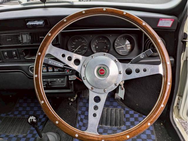 ＭＩＮＩ １．３　レザーシート　オーバーフェンダー　社外１２インチホイール　社外センター出しマフラー　ローダウン　ＥＴＣ　ユーザー買取　全塗装　禁煙車（18枚目）