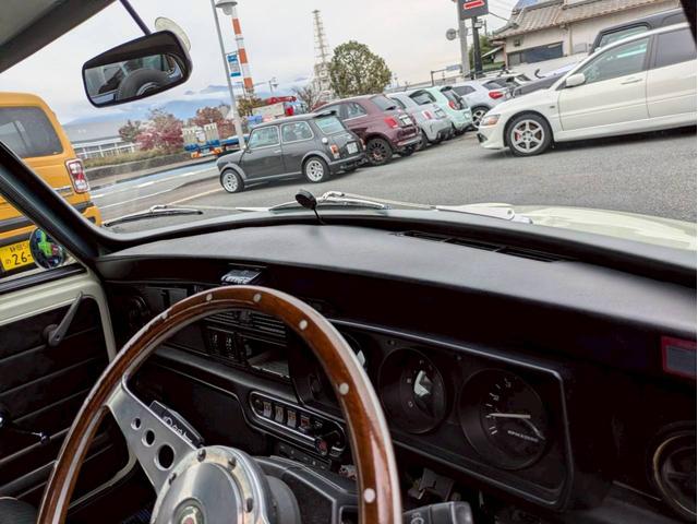 ＭＩＮＩ １．３　レザーシート　オーバーフェンダー　社外１２インチホイール　社外センター出しマフラー　ローダウン　ＥＴＣ　ユーザー買取　全塗装　禁煙車（22枚目）