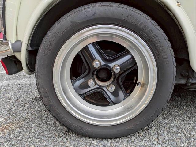 ＭＩＮＩ １．３　レザーシート　オーバーフェンダー　社外１２インチホイール　社外センター出しマフラー　ローダウン　ＥＴＣ　ユーザー買取　全塗装　禁煙車（32枚目）