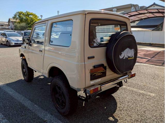 ジムニー 　リフトアップ公認　社外マフラー　社外前後バンパー　ＲＥＣＡＲＯシート２脚　追加メーター　社外ステアリング　社外１６ＡＷ　ユーザー買取車　全塗装（7枚目）