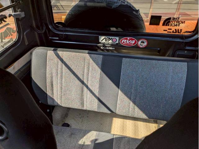 ジムニー 　リフトアップ公認　社外マフラー　社外前後バンパー　ＲＥＣＡＲＯシート２脚　追加メーター　社外ステアリング　社外１６ＡＷ　ユーザー買取車　全塗装（13枚目）