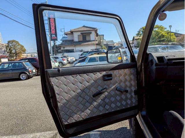 ジムニー 　リフトアップ公認　社外マフラー　社外前後バンパー　ＲＥＣＡＲＯシート２脚　追加メーター　社外ステアリング　社外１６ＡＷ　ユーザー買取車　全塗装（15枚目）