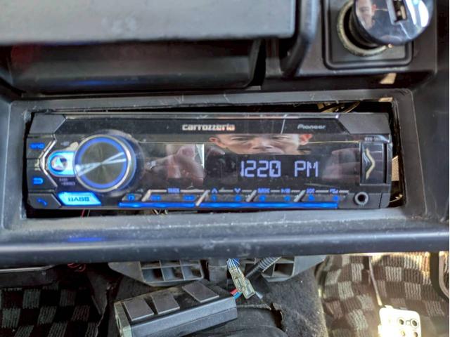 ジムニー 　リフトアップ公認　社外マフラー　社外前後バンパー　ＲＥＣＡＲＯシート２脚　追加メーター　社外ステアリング　社外１６ＡＷ　ユーザー買取車　全塗装（21枚目）