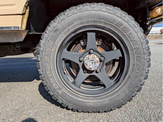 ジムニー 　リフトアップ公認　社外マフラー　社外前後バンパー　ＲＥＣＡＲＯシート２脚　追加メーター　社外ステアリング　社外１６ＡＷ　ユーザー買取車　全塗装（26枚目）