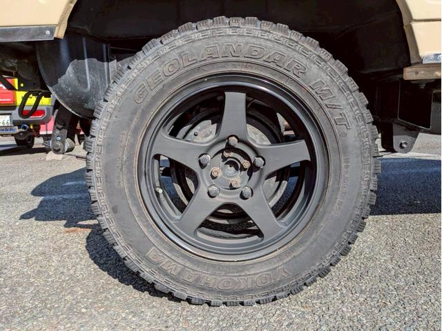 ジムニー 　リフトアップ公認　社外マフラー　社外前後バンパー　ＲＥＣＡＲＯシート２脚　追加メーター　社外ステアリング　社外１６ＡＷ　ユーザー買取車　全塗装（27枚目）